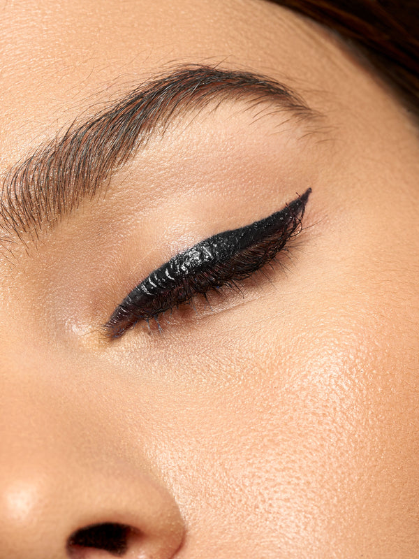 SUPER-STAY LIQUID EYELINER